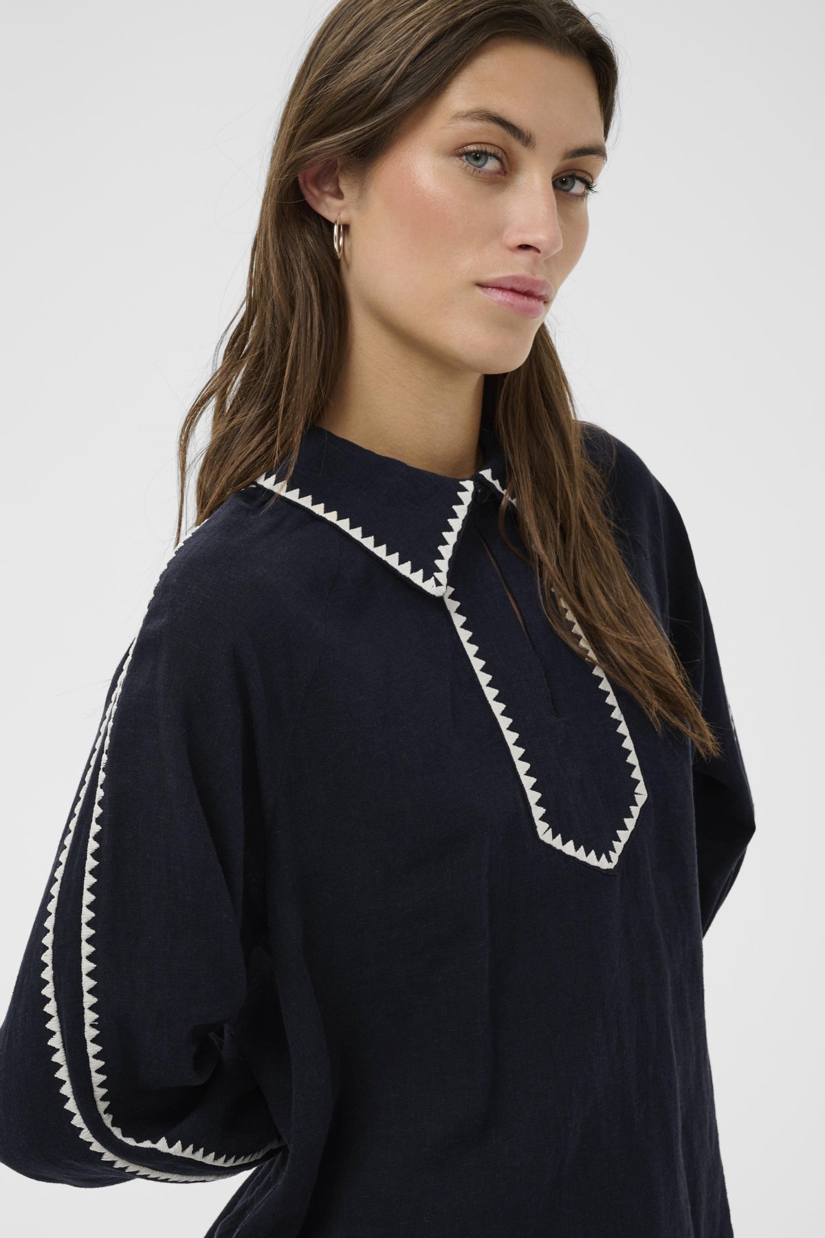 Part Two Aimy Navy Top – Elegant Contrast Trim Blouse