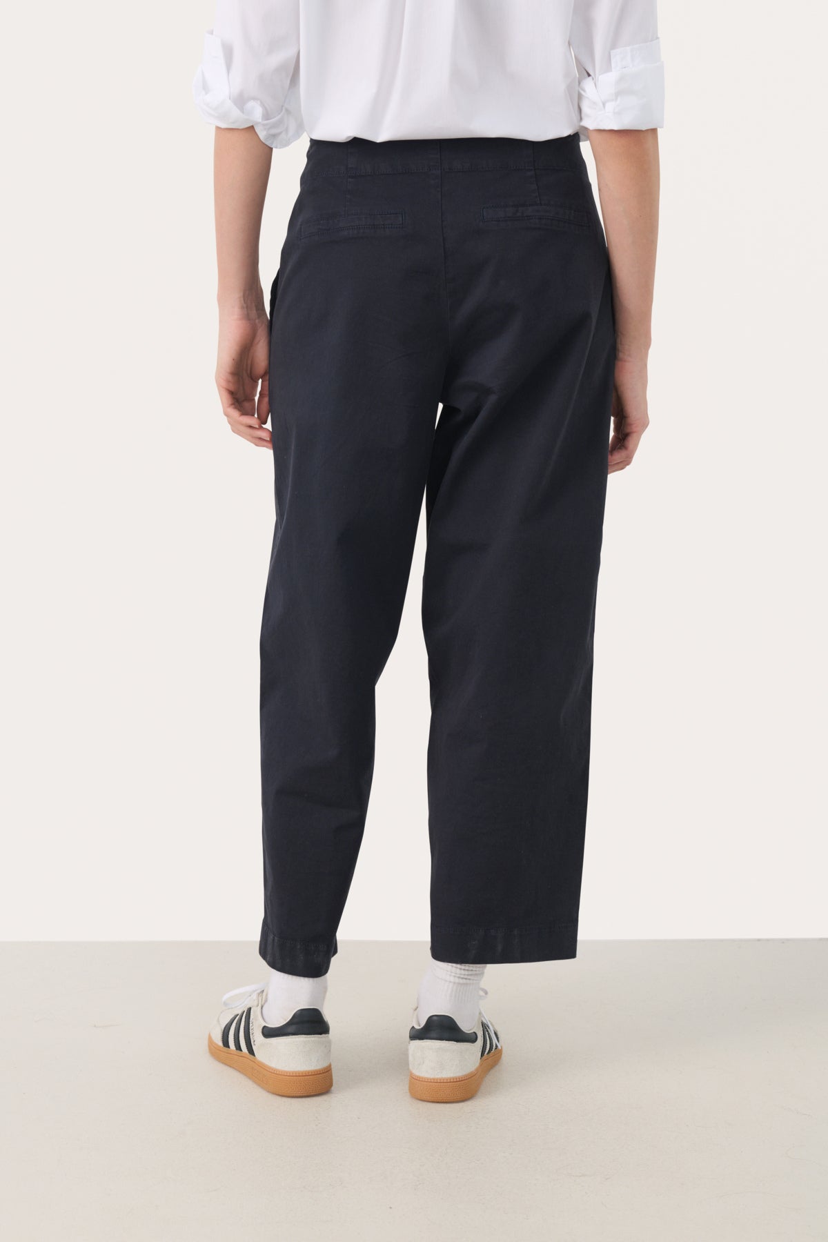 Part Two Netta Navy Trousers – Relaxed Cropped Cotton Trousers